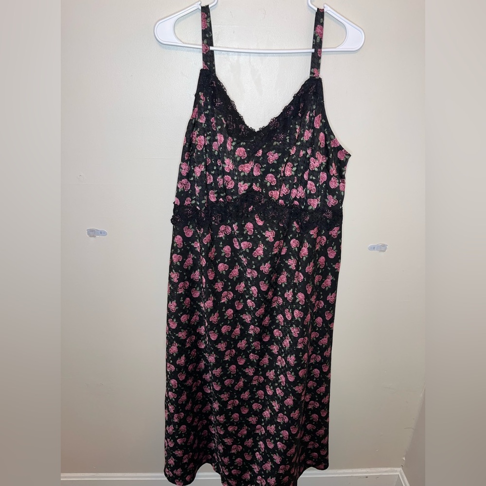 Torrid Tea Length Woven Jacquard Lace Trim Cami Dress Size 1X EUC - Picture 3 of 10